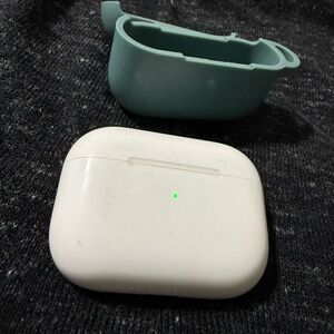 Apple White Wireless Charger with Green Case